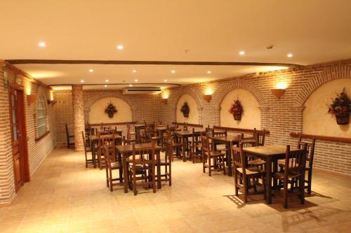 Hostal Restaurante Cuatro Caminos
