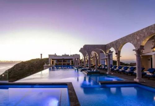 Apartamento Enchanting 2 Bedroom With In Cabo
