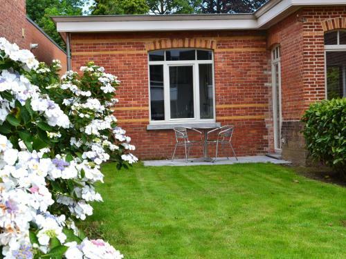 Charming Holiday Home In Oosteeklo With Garden