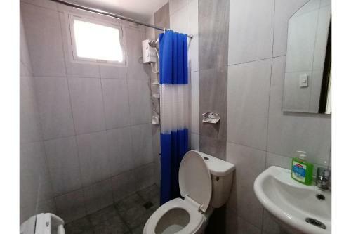 Hotel Oyo 867 Roncales Travellers Inn