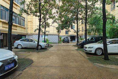 Locals Apartment House 20