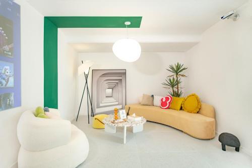 Locals Apartment House 15