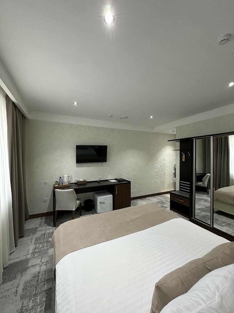 Green Park Hotel