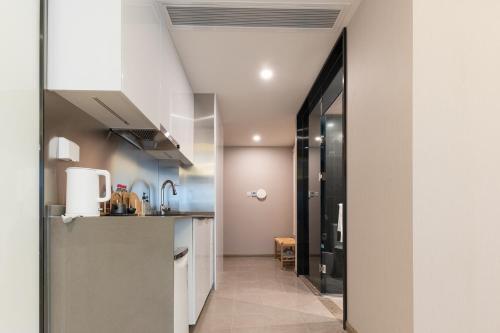 Locals Apartment House 00
