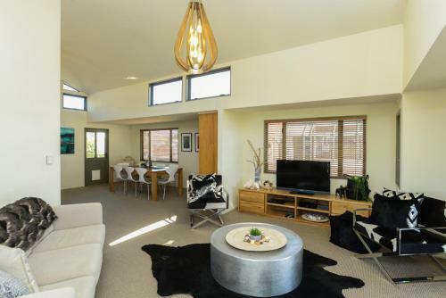 Napier Sea Views - Ahuriri Holiday House