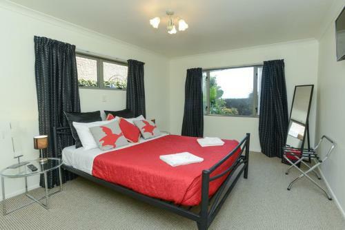 Napier Sea Views - Ahuriri Holiday House
