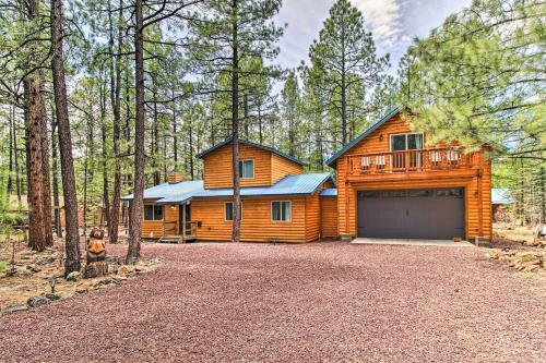 Pinetop Cabin With Deck, Private Loft, Fire Pit
