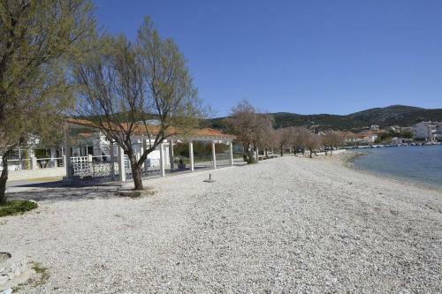 Lovely 2-bed Apartment In Vinisce Close To Beach