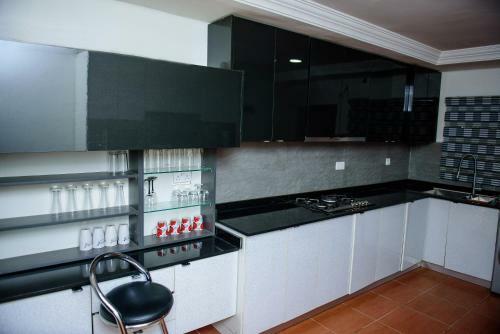 Apartamento 4 Bedroom Duplex-24hrs Electricity/wifi/security