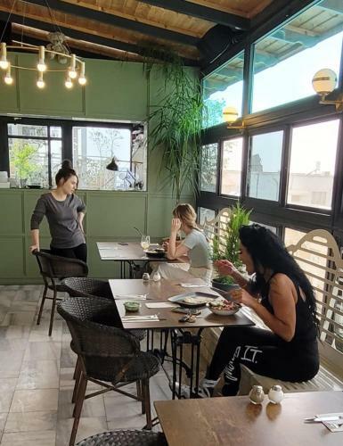 Albergue Carmel Hotel