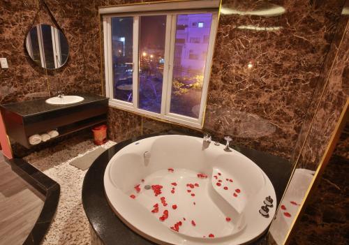 Lotus Hotel The Cupid Room
