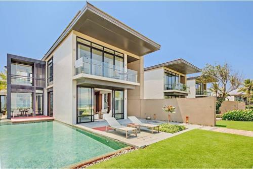 Hyatt Beachfront Villa Pool Best In Da Nang