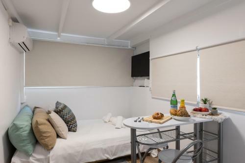 Bright And Modern Studio Apartment