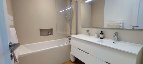 160 M With Pool-garden-terrace And Wifi