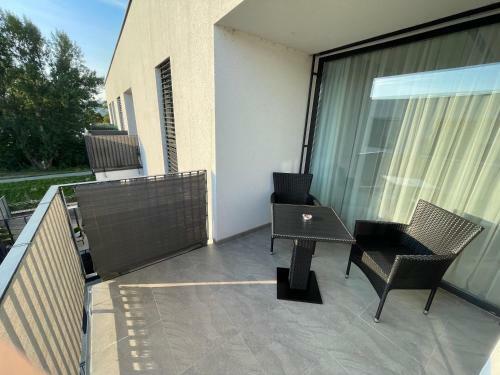 Greenbay Apartment With Free Parking