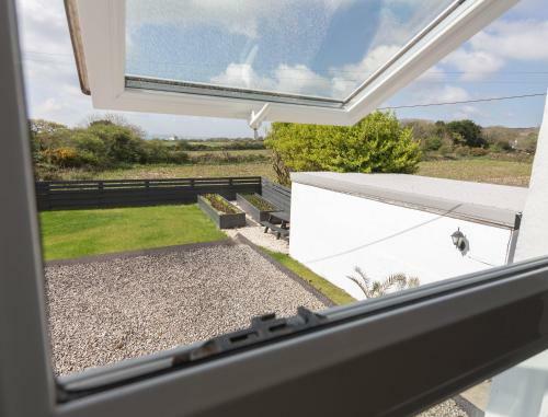 Charming 3 Bedroom Cottage - Praa Sands