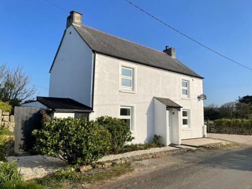 Charming 3 Bedroom Cottage - Praa Sands