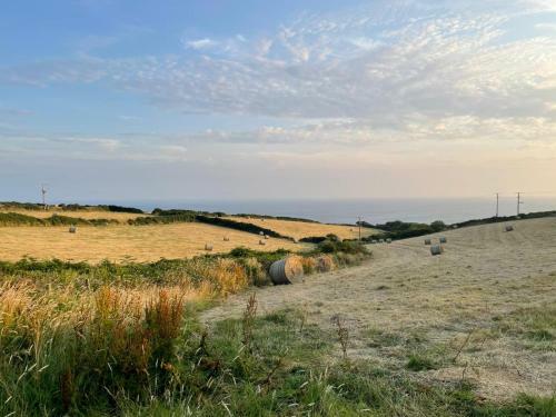 Charming 3 Bedroom Cottage - Praa Sands