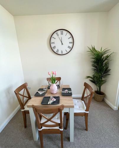 Cosy Town Centre Apartment Very Close To Beach