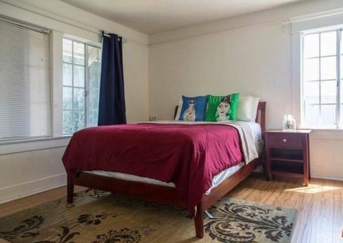 Cheerful Bright 5 Bedroom Home Central La/king Bed