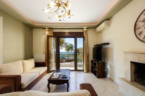 Villa Mahin With Pool And Sea View