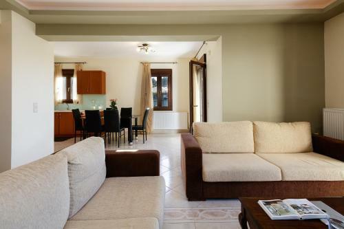 Villa Mahin With Pool And Sea View