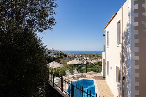 Villa Mahin With Pool And Sea View