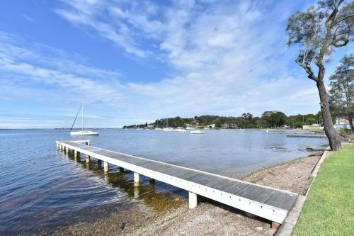 Carey Bay 180 Degree Water Views And Wifi