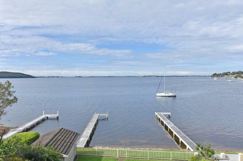Carey Bay 180 Degree Water Views And Wifi