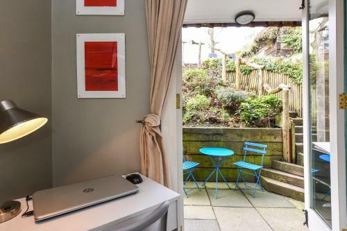 Les Charmettes , Haslemere