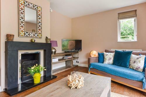 Les Charmettes , Haslemere
