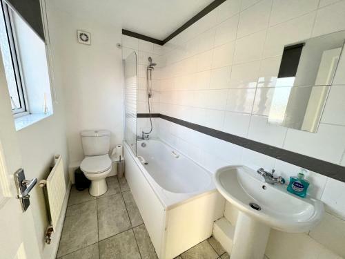 Spacious 3-bedroom House With 5 Beds And Sofa-bed