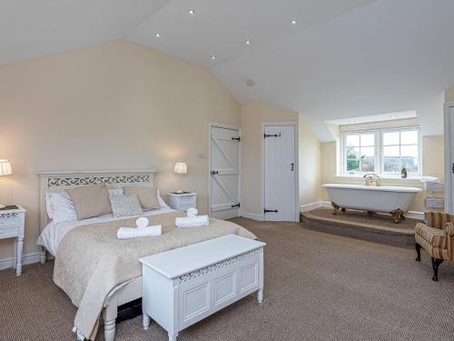 Pass The Keys Spacious Historic Cottage Minutes From Coast