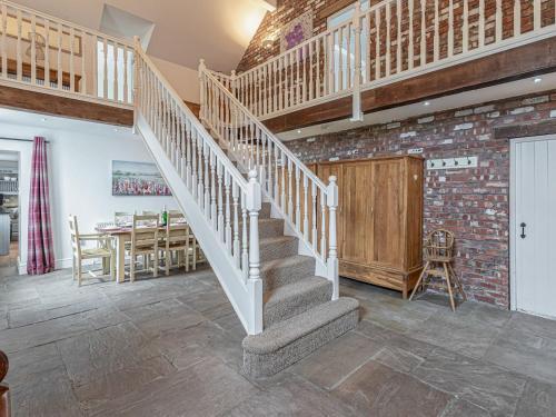 Pass The Keys Spacious Historic Cottage Minutes From Coast