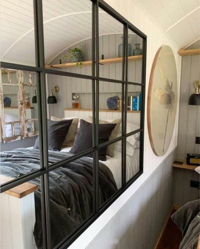 Romantic Shepherd's Hut With Own Hot Tub