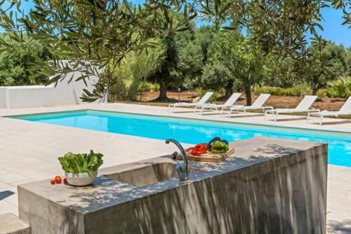 Superb Villa With Private Swimming Pool Near The Beach