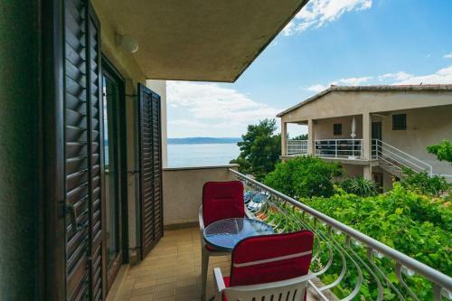 Apartments Lovre - Close To The Sea