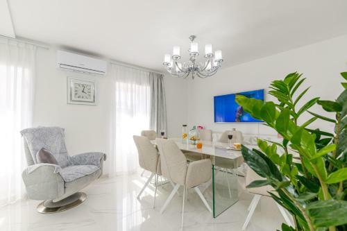 Deluxe Apartment In Casa Aurelia