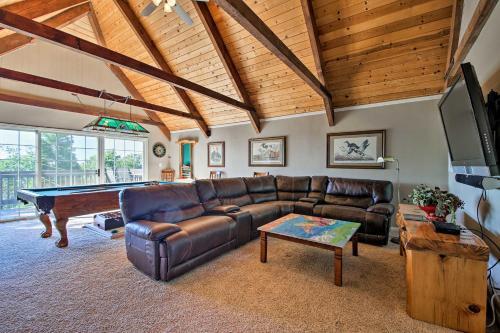 Lake Arrowhead Home With Fireplace And Game Room!