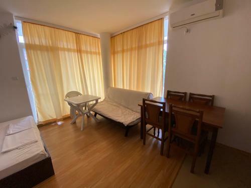 Kamelia Grand Apartments