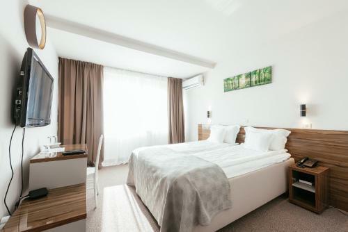 Riviera By Queens Hotel And Resort