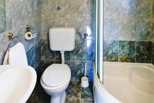 Apartment In Vir With Balcony Or Terrace