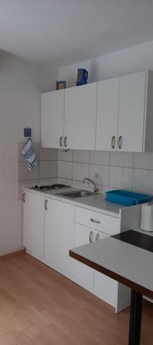 Peace And Quiet Apartment In Brela, Croatia