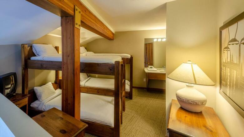 Nancy Greene's Cahilty Lodge - Hotel Room