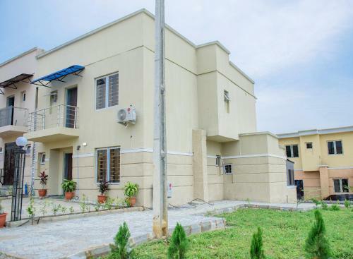 Cozy 3 Bedroom Apart - 24hrs Elect/wifi/security