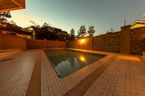 Nairobi Elegant 2-bedroom Apartment With Pool/gym