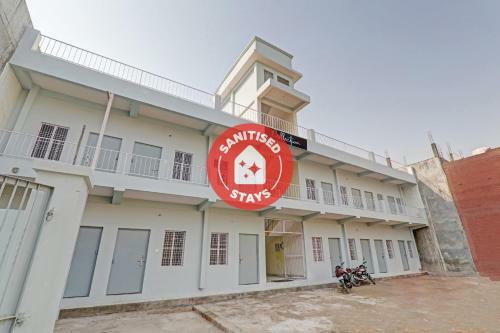 Collection O 88859 Hotel Anmol Inn