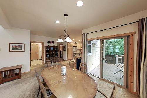 Lovely River Park Retreat