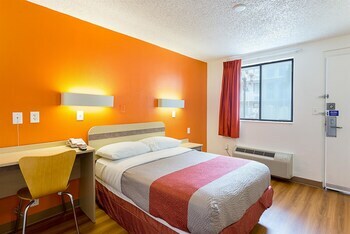 Motel 6 Baton Rouge East