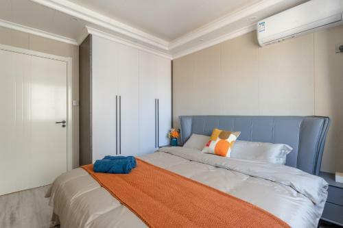 Locals Apartment Inn 12